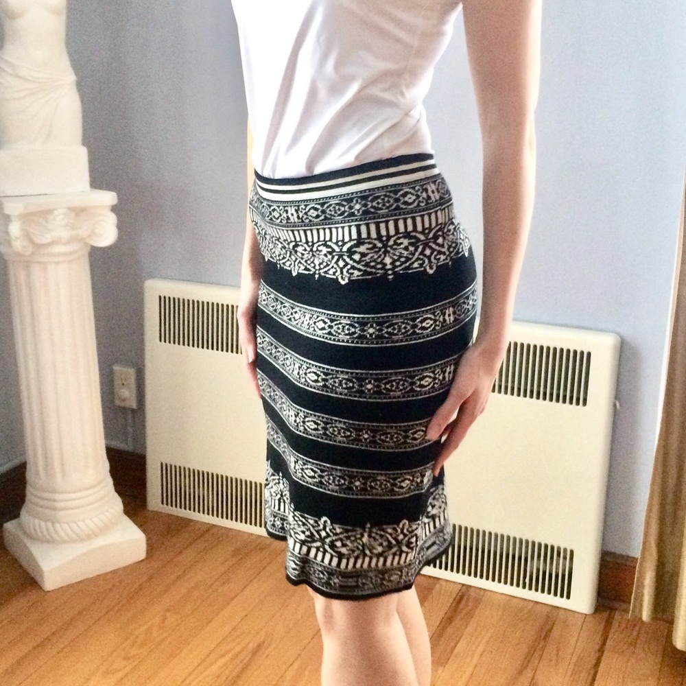 Black and cream sweater Skirt !